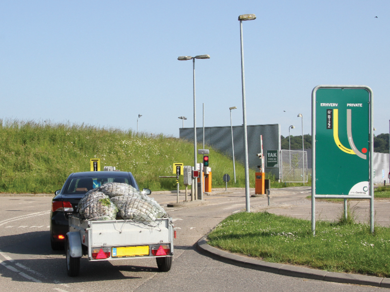 Kameran registrerar bilarna som åker till återvinningstationerna 